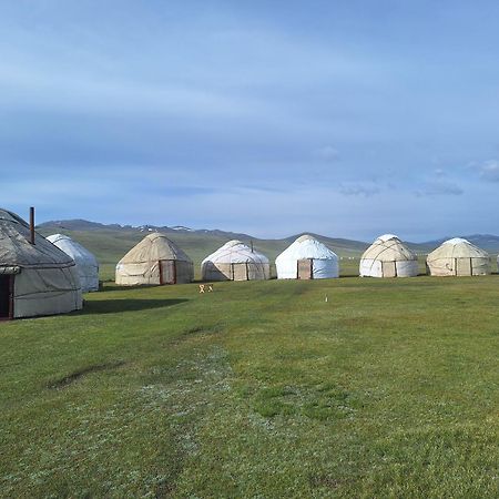Zalkar Yurt Camp Hotel Song-Kul Bagian luar foto
