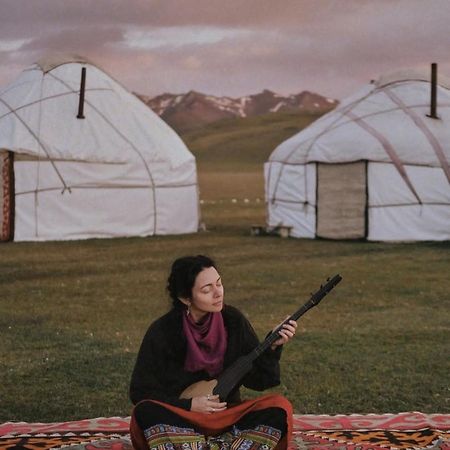 Zalkar Yurt Camp Hotel Song-Kul Bagian luar foto