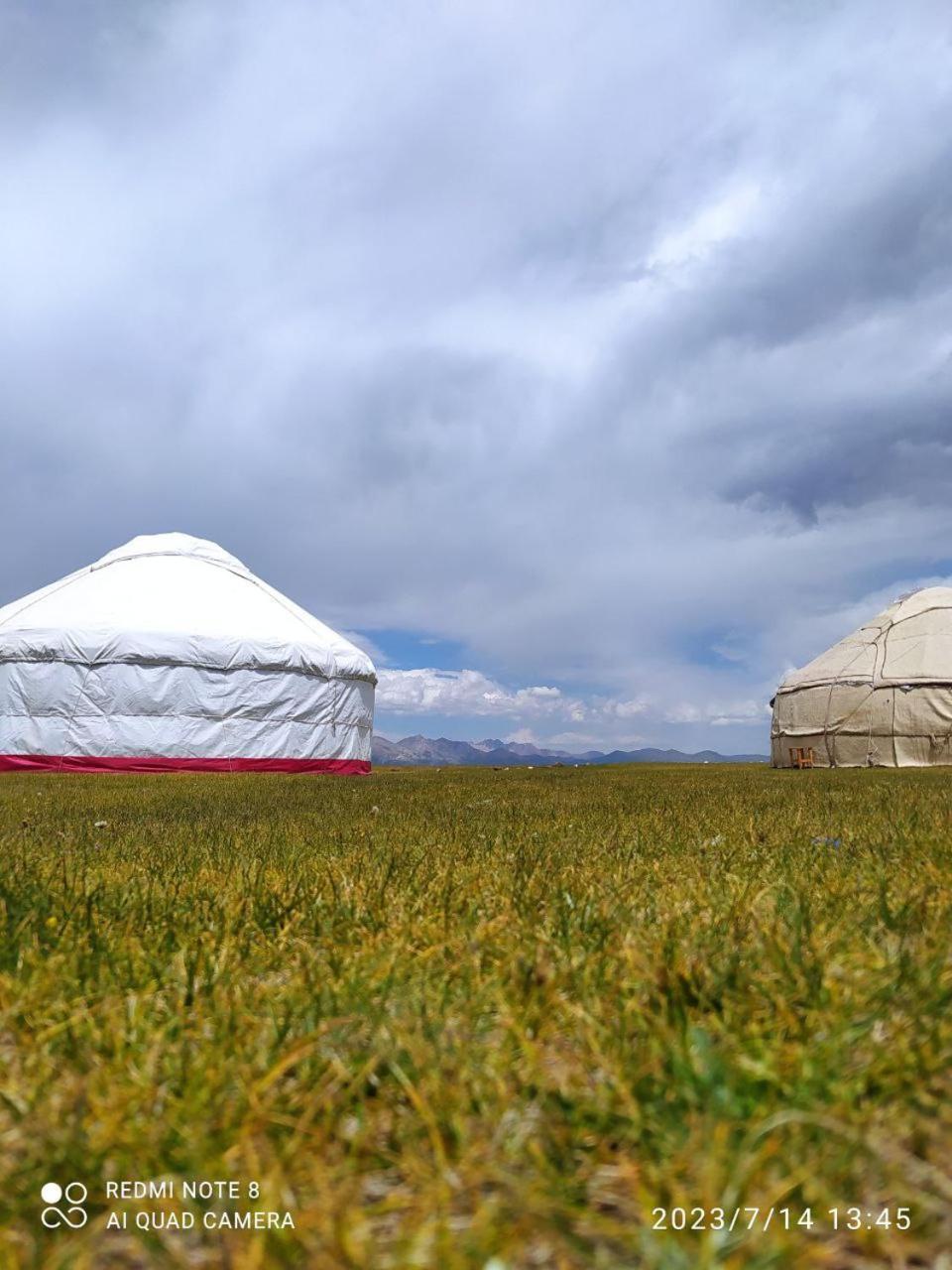 Zalkar Yurt Camp Hotel Song-Kul Bagian luar foto