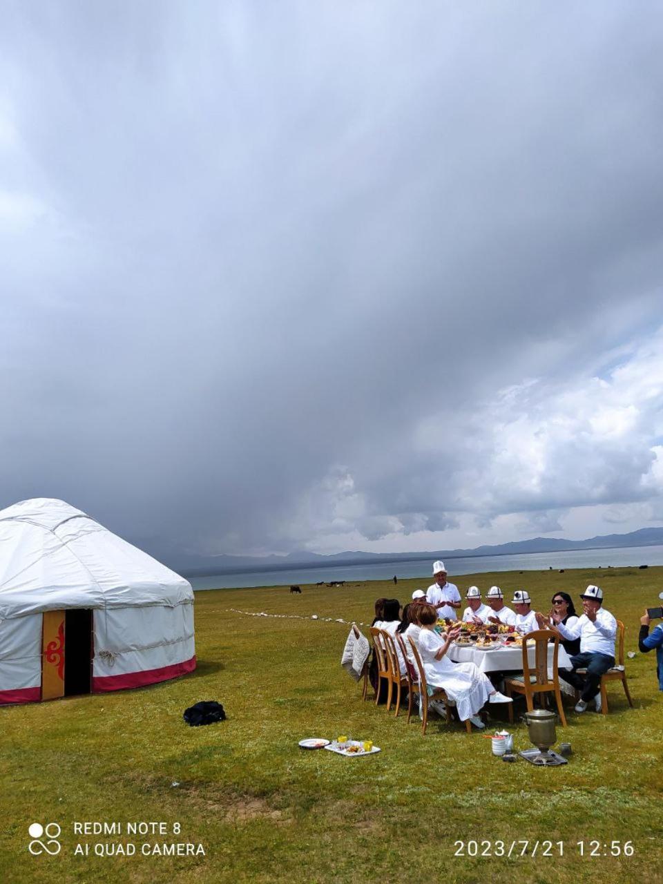 Zalkar Yurt Camp Hotel Song-Kul Bagian luar foto