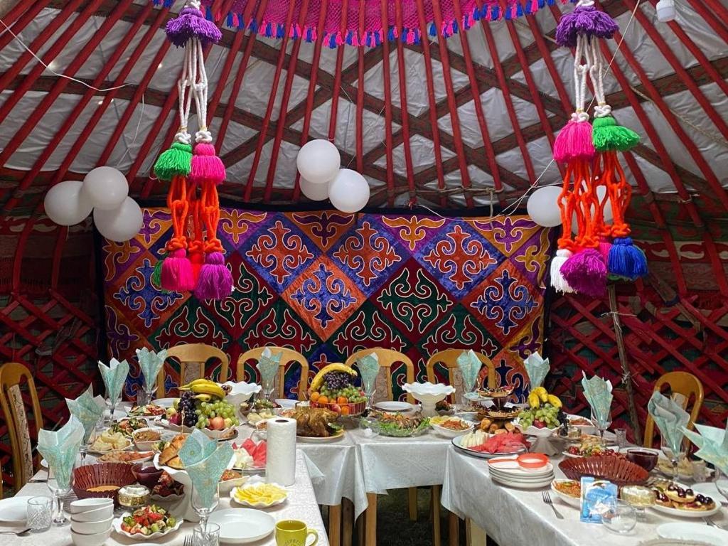 Zalkar Yurt Camp Hotel Song-Kul Bagian luar foto