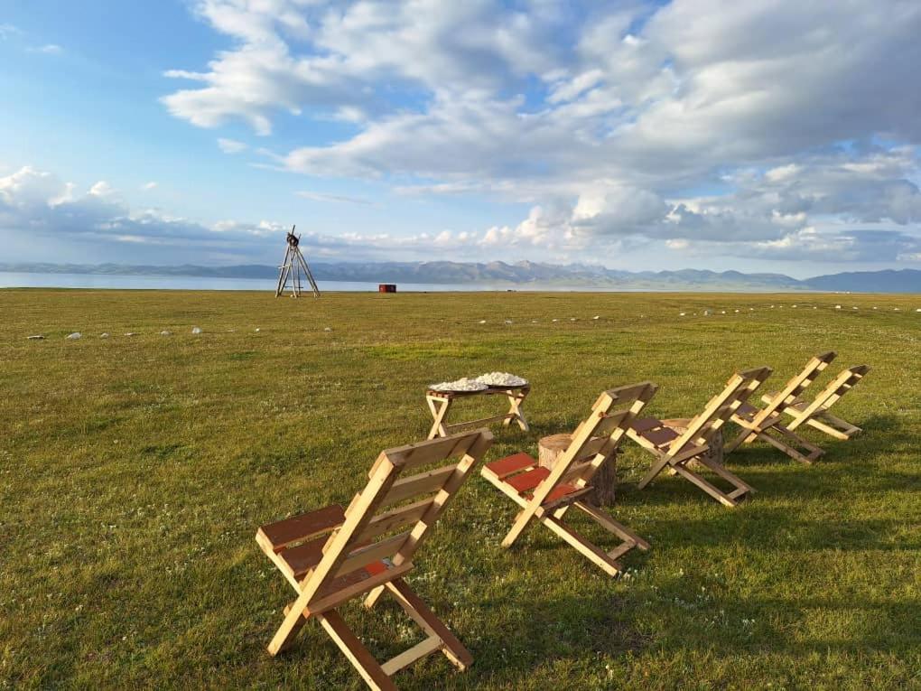 Zalkar Yurt Camp Hotel Song-Kul Bagian luar foto