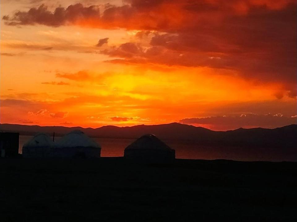 Zalkar Yurt Camp Hotel Song-Kul Bagian luar foto
