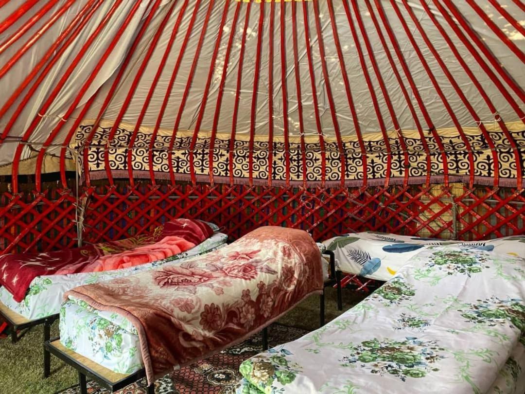 Zalkar Yurt Camp Hotel Song-Kul Bagian luar foto