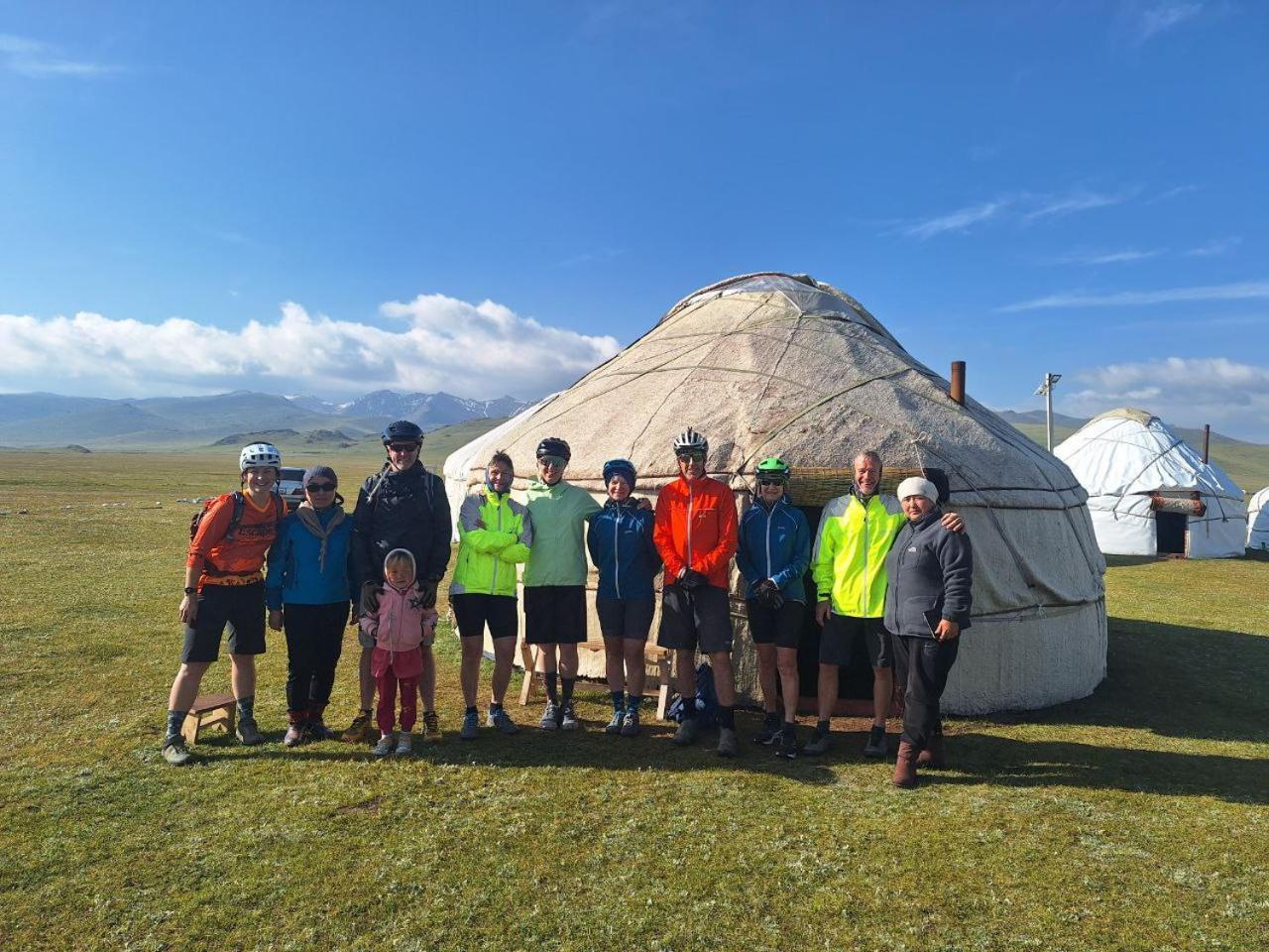 Zalkar Yurt Camp Hotel Song-Kul Bagian luar foto