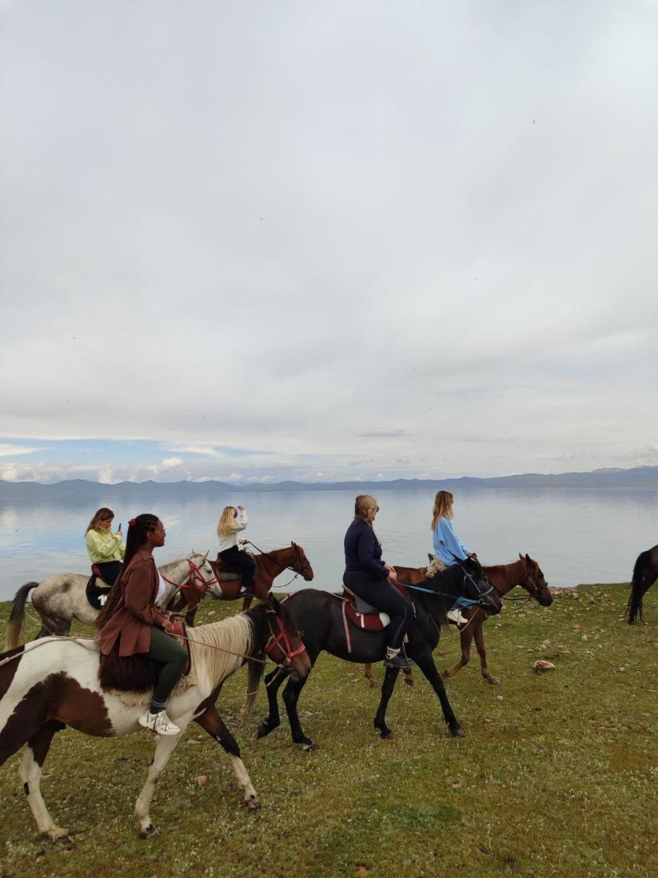 Zalkar Yurt Camp Hotel Song-Kul Bagian luar foto