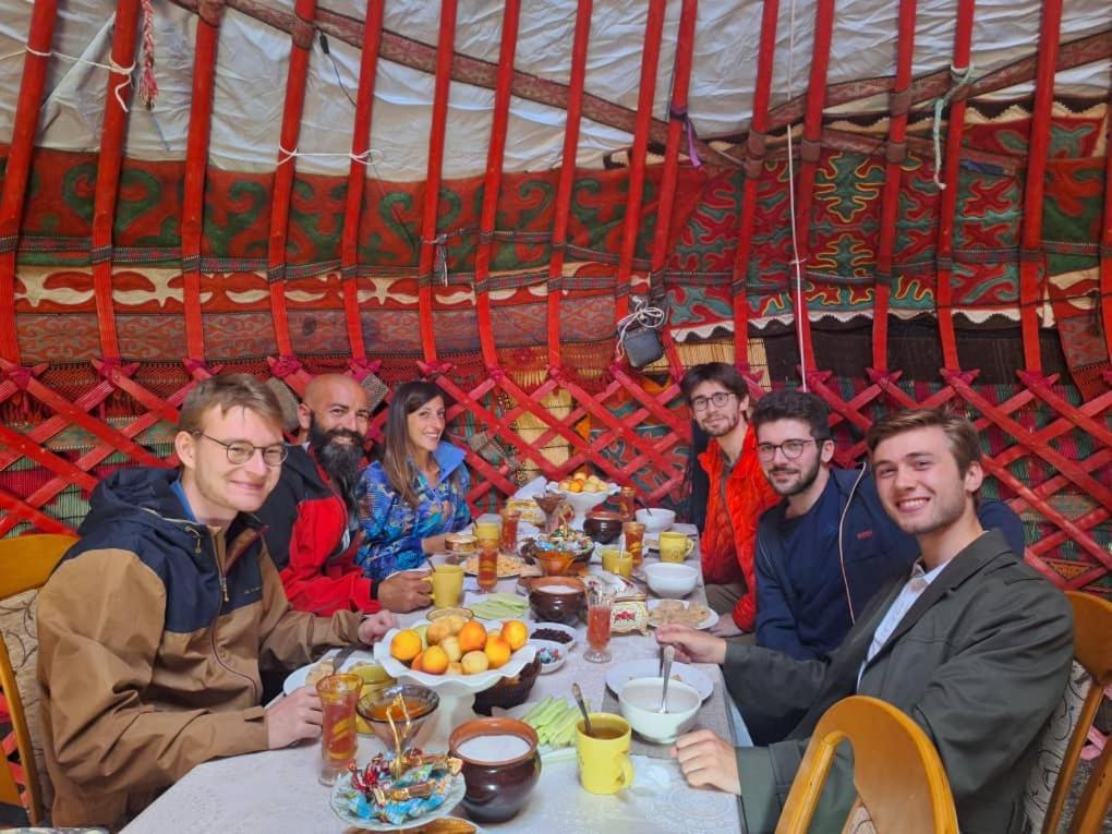 Zalkar Yurt Camp Hotel Song-Kul Bagian luar foto