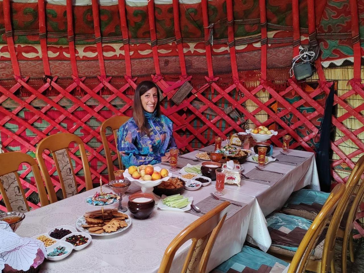 Zalkar Yurt Camp Hotel Song-Kul Bagian luar foto