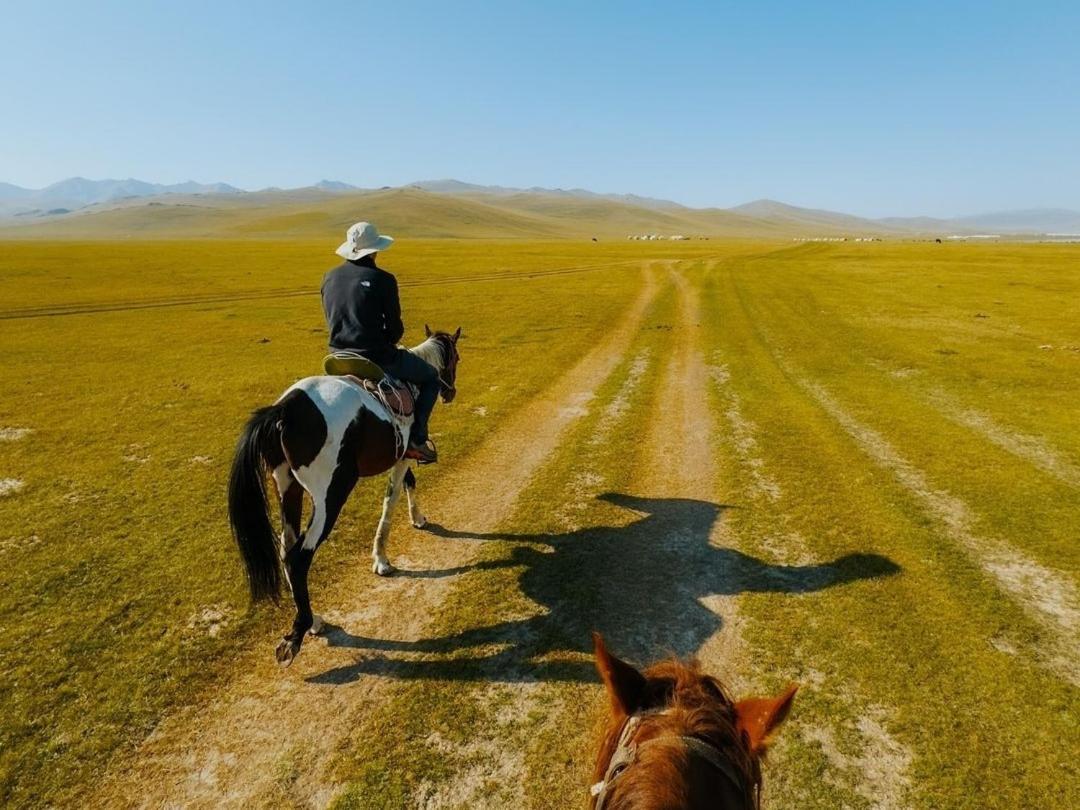 Zalkar Yurt Camp Hotel Song-Kul Bagian luar foto